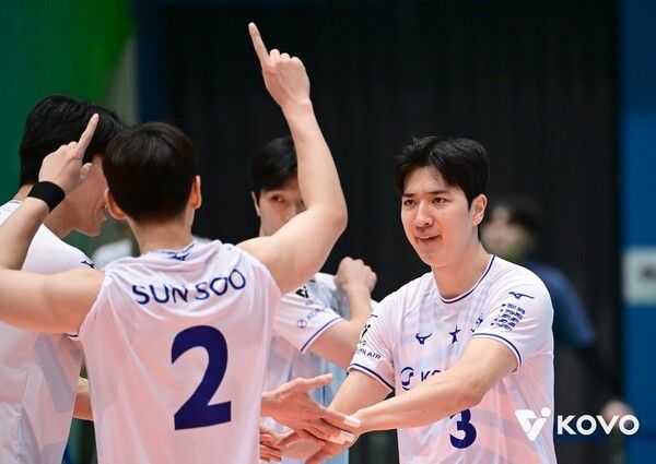 19일 여수진남체육관에서 치러진 삼성화재와의 2025 여수∙NH농협컵 프로배구대회 남자부 준결승전에서 대한항공의 김준호가 득점 후 기뻐하고 있다. /사진=한국배구연맹