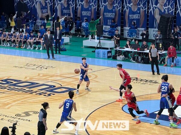 19일 오후 5시 고양실내체육관에서 열린 '2025 정기 고연전(연고전) 농구'에서 고려대와 연세대의 경기 모습. /사진(고양)=강의택 기자