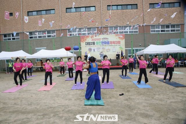 대림2동 라인댄스팀의 식전행사 공연/사진=STN뉴스