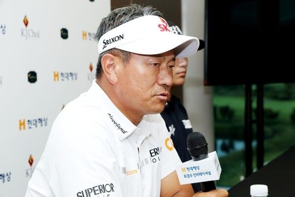 24일 경기 여주 페럼클럽 동, 서 코스(파72)에 가진 한국프로골프(KPGA)투어 현대해상 최경주 인비테이셔널(총상금 12억 5천만 원) 기자회견에 참석한 최경주가 인터뷰를 하고 있다. /사진=KPGA