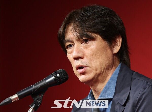 홍명보 대한민국 축구 국가대표팀 감독이 29일 오후 서울 종로구 축구회관에서 10월 A매치 소집 명단을 발표하고 있다. 대한민국 축구 국가대표팀은 오는 10월6일 소집돼 10월10일 오후 8시 브라질, 14일 오후 8시 파라과이와 친선경기를 치른다. /사진=뉴시스