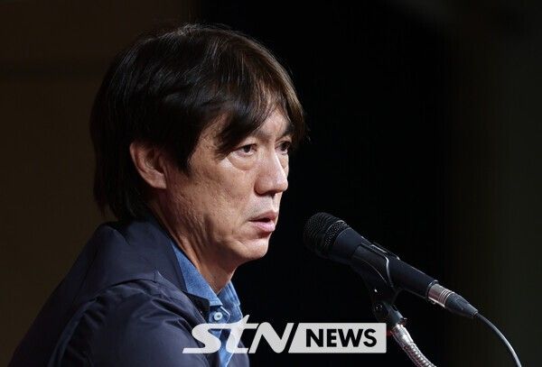 홍명보 대한민국 축구 국가대표팀 감독이 29일 오후 서울 종로구 축구회관에서 10월 A매치 소집 명단을 발표하고 있다. 대한민국 축구 국가대표팀은 오는 10월6일 소집돼 10월10일 오후 8시 브라질, 14일 오후 8시 파라과이와 친선경기를 치른다. /사진=뉴시스
