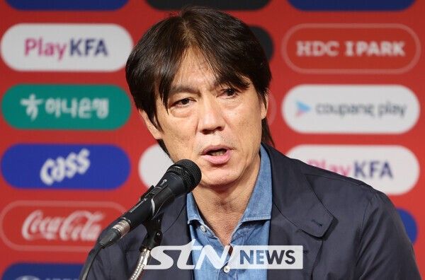홍명보 대한민국 축구 국가대표팀 감독이 29일 오후 서울 종로구 축구회관에서 10월 A매치 소집 명단을 발표하고 있다. 한국 축구 국가대표팀은 오는 10월6일 소집돼 10월10일 오후 8시 브라질, 14일 오후 8시 파라과이와 친선경기를 치른다. /사진=뉴시스
