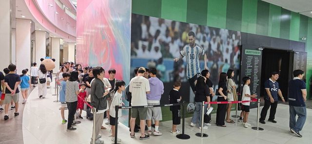 팬사인회 대기 중인 팬들의 모습. /사진=서울이랜드