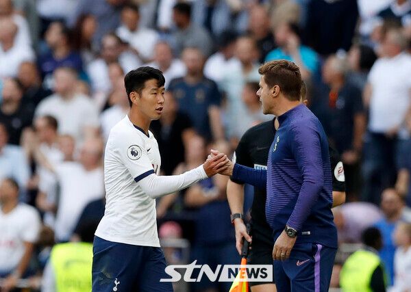 토트넘 홋스퍼에서 사제의 인연을 맺었던 손흥민과 마우리시오 포체티노 감독. /사진=뉴시스(AP)