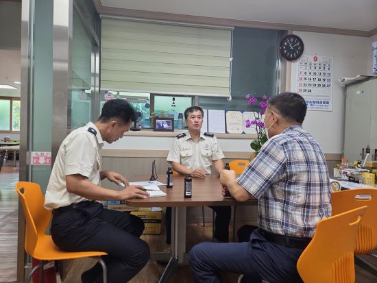 /사진=피난대책 등 의견을 나누며 컨설팅을 진행하였다.