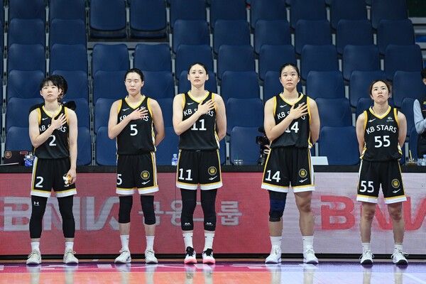 박신자컵 전반 최다 3점슛 기록을 새로 쓴 KB스타즈. /사진=WKBL