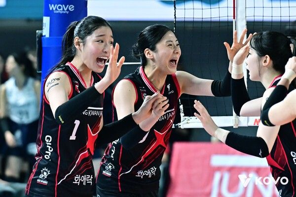 기뻐하는 인쿠시(좌측)와 박혜민(중앙). /사진=KOVO