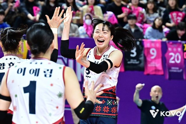 현대건설 김다인이 31일 오후 7시 인천 삼산월드체육관에서 열린&nbsp;2025-2026 V-리그 4라운드 흥국생명과의 경기에서 득점 이후 환호하고 있다. /사진=KOVO