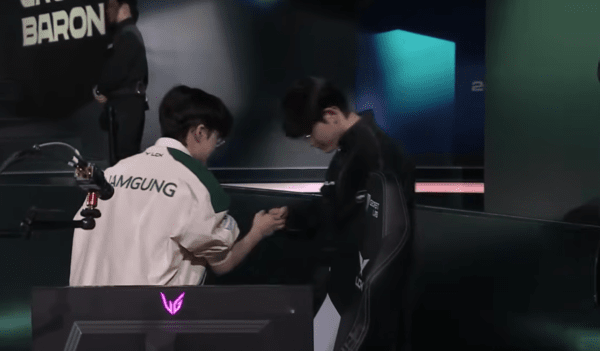 14일 오후 DK가 서울 종로 롤파크 LCK아레나에서 열린 ‘2026 LCK컵’ 그룹 배틀 1주차 브리온과 경기에서 1, 2세트 도합 단 1데스만을 기록한 ‘쇼메이커’ 허수의 맹활약을 앞세워 2-0으로 승리했다. /사진=SNS 동영상 캡처