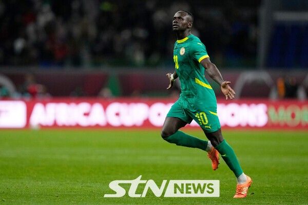 세네갈 사디오 마네가 15일 오전 2시(한국시간) 모로코 탕헤르에 위치한 그랑 스타드 드 당헤르에서 열린 이집트와의 2025 아프리카 네이션스컵(AFCON) 준결승전에서 득점을 터트린 후 세리머니를 펼치고 있다. /사진=뉴시스(AP)