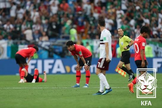 한국 축구 대표팀 손흥민이 2018 러시아 월드컵 F조 조별 예선 2차전 멕시코와의 경기에서 패한 후 아쉬움을 감추지 못하고 있다. /사진=KFA