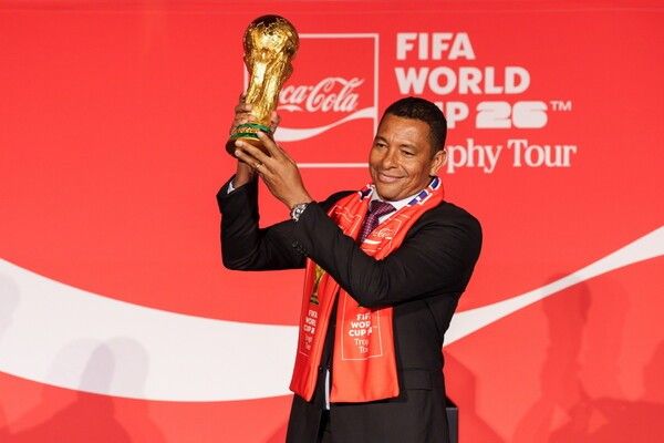 FIFA 월드컵 트로피와 함께 FIFA 레전드이자 전 브라질 축구 국가대표 선수인 지우베르투 시우바(Gilberto Silva)도 방한했다. (▲FIFA 레전드 지우베르투 시우바). /사진= 코카-콜라