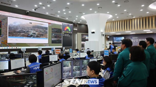 구룡마을 화재현장 모니터링하는 위원회/사진=서울시의회