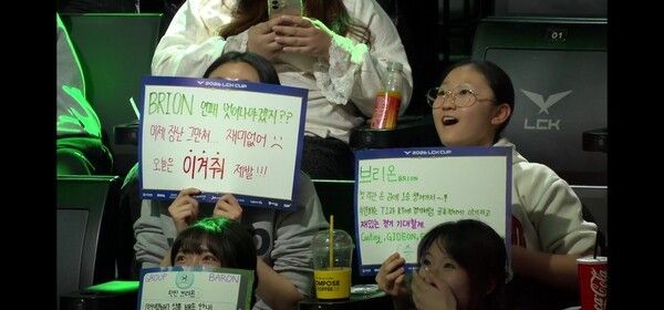 브리온(BRO)이 KT 롤스터를 상대로 느린 템포 속에서도 조합의 힘과 집중력을 앞세워 1세트를 여유롭게 가져갔다. 밴픽 단계부터 한타 구도까지 흔들림 없는 운영을 펼치며, ‘계획된 경기’가 무엇인지를 증명했다. (▲브리온(BRO) & KT=1:0). /사진=네이버 치지직 라이브영상 캡처)