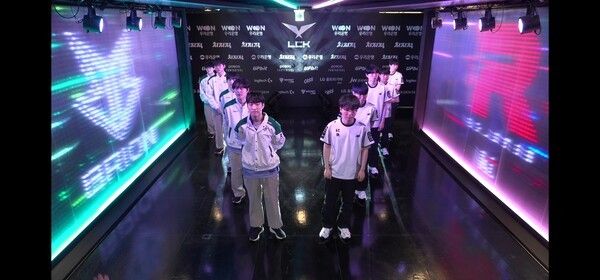 KT 롤스터가 브리온을 상대로 난타전 끝에 2세트를 따내며 승부를 1대1 원점으로 돌렸다. (▲KT & BRO=1:1). /사진=네이버 치지직 라이브영상 캡처)