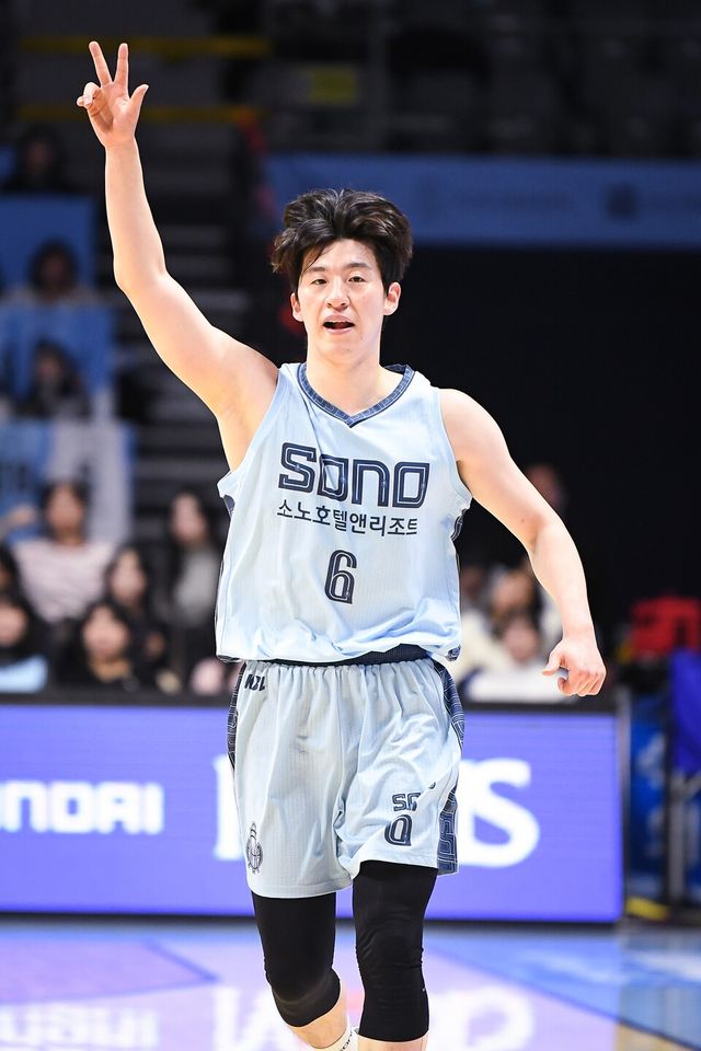 고양소노 이정현이 27일 고양소노아레나에서 열린 울산현대모비스와의 2025-2026 LG전자 프로농구 정규리그 경기에서 득점 이후 환호하고 있다. /사진=KBL