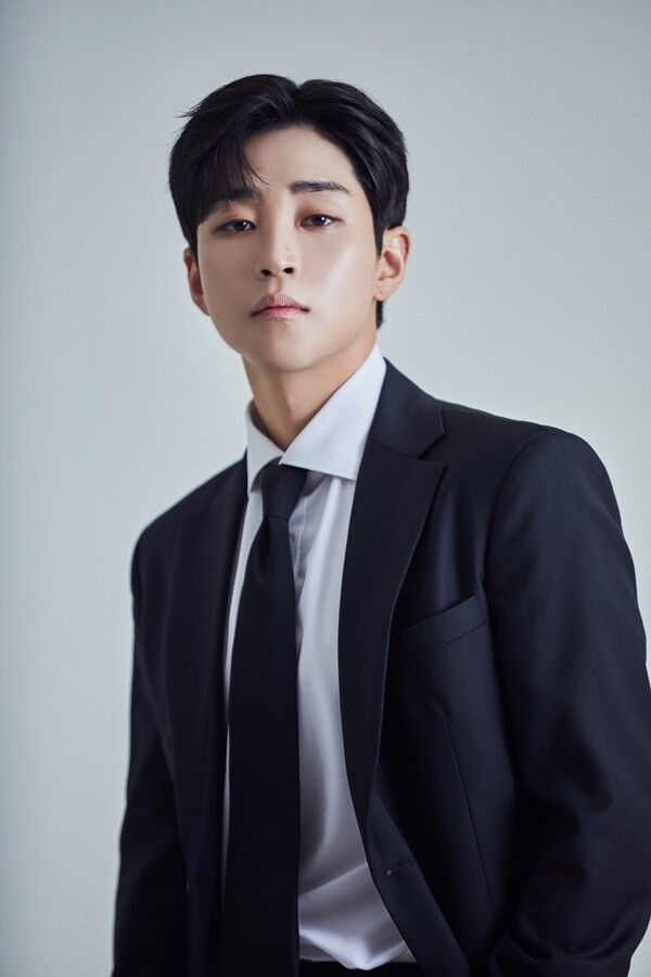 1일 소속사 슈퍼벨컴퍼니에 따르면 딘딘은 지난해 12월 31일 대한적십자사에 1000만 원을 기부했다고 밝혔다.(▲가수 딘딘) /사진=슈퍼벨컴퍼니