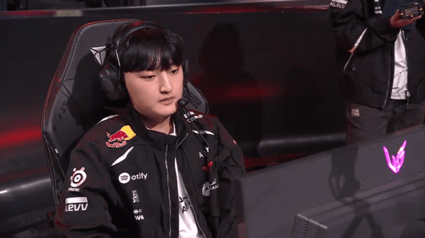 31일 '리그 오브 레전드(LoL)' 이스포츠의 한국 프로 리그인 '리그 오브 레전드 챔피언스 코리아'(LCK)를 주최하는 라이엇 게임즈는 서울 종로구 치지직 롤파크에서 '2026 LCK컵' 3주 차 슈퍼위크 토요일 경기 2세트 T1과 DK(디플러스 기아) T1이 2세트 승리를 거둬 승리고지 선점. (▲T1&DK(디플러스 기아) =2:0). /사진=네이버 치지직 라이브영상 캡처