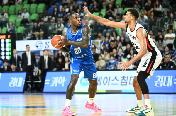 14일 한국가스공사가 대구체육관에서 열린 2026-2027 KCC 프로농구 정규시즌 홈경기에서 KT를 82-69로 꺾었다.(▲대구 한국가스공사 _ 라건아 야투5/9 3점슛3/6 자유투1/1 총득점14 리바운드7 턴오버2 개인반칙4). /사진=KBL