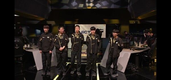 1일 서울 종로구 롤파크에서 열린 ‘2026 리그 오브 레전드 챔피언스 코리아(LCK) 컵’ 슈퍼위크 5일차 3세트에서 젠지, 한화생명 3-0 완파… 무실세트로 PO 2라 직행 (▲젠지 & 한화생명 )=3:0). /사진=네이버 치지직 라이브영상 캡처