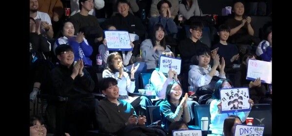 12일 종로 롤파크 LCK아레나에서 열린 2026 LCK컵 플레이오프 1라운드 4세트, BNK피어엑스가 정교한 1레벨 설계와 바텀 주도권으로 4세트를 장악하는 듯했지만, DN수퍼스는 ‘두두’의 자인을 앞세워 한타 구도를 뒤집으며 승부를 원점으로 돌렸다.(▲BNK피어엑스 & DN수퍼스 =2:2). /사진=네이버 치지직 라이브영상 캡처