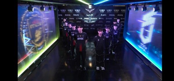 12일 종로 롤파크 LCK아레나에서 열린 2026 LCK컵 플레이오프 1라운드 1세트, DN수퍼스가 예상을깨고 1승을 선취했다. (▲DN수퍼스 & BNK피어엑스 =1:0). /사진=네이버 치지직 라이브영상 캡처