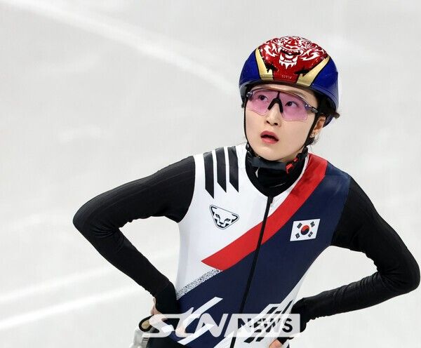 이탈리아 밀라노 아이스 스케이팅 아레나 경기장에서 열린 2026 밀라노·코르티나담페초 동계올림픽 쇼트트랙 여자 1000m 준결승에서 최민정이 4위로 결승 진출에 실패하고 있다. /사진=뉴시스