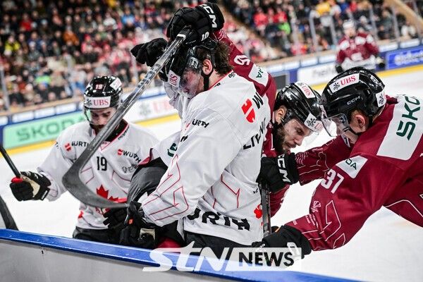 캐나다 하키 대표팀이 국가를 대해 하키 경기에 나섰다./사진=뉴시스(AP)
