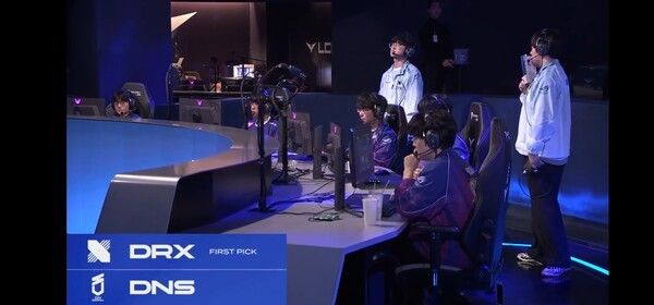 19일 오후 종로 롤파크 LCK아레나에서 열린 2026 LCK컵 플레이오프 패자조 1라운드 DRX와 2세트에서 승리를 거둬 2승을 채웠다. (▲DN수퍼스 & DRX=2:0). /사진=네이버 치지직 라이브영상 캡처