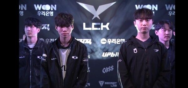 20일 종로구 치지직 롤파크에서 열린 '2026 LCK'컵 대회 플레이오프 패자 2라운드 1세트에서 DK가 DN수퍼스에 승리를 거둬 1승을 먼저 가져갔다. (▲DK & DN수퍼스 =1:0). /사진=네이버 치지직 라이브영상 캡처