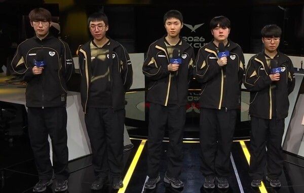 21일 종로구 치지직 롤파크에서 열린 '2026 리그 오브 레전드 챔피언스 코리아' 컵 대회 플레이오프 승자 3라운드 4세트에서 젠지 e스포츠가 BNK 피어엑스를 세트스코어 3대1로 제압하고 홍콩 결승 무대에 가장 먼저 도착했다.(▲젠지 & BNK피어엑스 =3:1). /사진=네이버 치지직 라이브영상 캡처