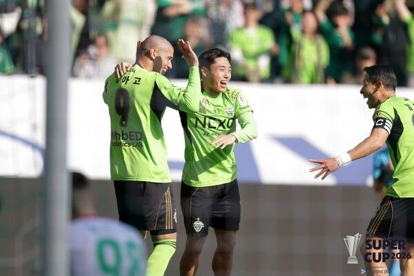 전북현대 티아고가 21일 전주월드컵경기장에서 치러진 대전하나시티즌과의 쿠팡플레이 K리그 슈퍼컵 2026에서 득점 후 세리머니 중이다. /사진=한국프로축구연맹