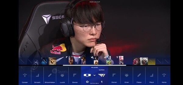 22일 종로구 치지직 롤파크에서 열린 2026 LCK컵 플레이오프 패자 3라운드 2세트 T1이 판테온을 앞세운 한타 설계로 흐름을 뒤집으며 2승을 챙겼다. (▲T1 & DK=2:0). /사진=네이버 치지직 라이브영상 캡처