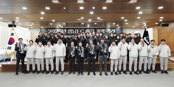 출사표를 던진 전경준 감독과 성남FC. /사진=성남FC