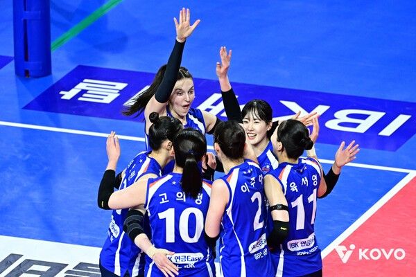 환호하는 IBK기업은행 선수들. /사진=KOVO