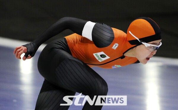 1위를 향해 질주하는 '빙속 여제' 김민선. /사진=뉴시스