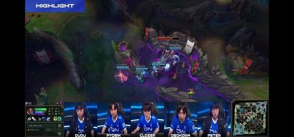 7일 서울 종로구 롤파크에서 열린 '2026 리그 오브 레전드 챔피언스 코리아' LCK 컵 대회 플레이인 2라운드 2경기 2세트 DNS(DN수퍼스)가 NS(농심레드포스)를 이기면서 1승을 올려 경기를 원점으로 돌렸다.(▲ DN수퍼스 & NS(농심레드포스) =1:1). /사진=네이버 치지직 라이브영상 캡처