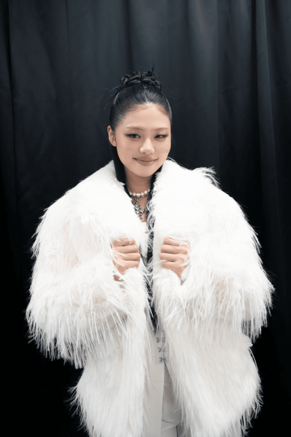 지난달 31일 영빈이 서울 중구 명동스퀘어에서 진행된 KBS 1TV ‘2026 카운트다운 쇼 라이트 나우(Light Now)’에 출연해 다채로운 무대를 선보였다. (▲빈_2026_카운트다운_쇼). /사진=이닛엔터테인먼트