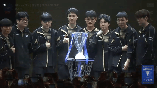 3월 1일 홍콩 카이탁 아레나에서 열린 2026 LCK컵 결승 3세트에서 젠지가 홍콩 카이탁 아레나에서 열린 2026 LCK컵 결승에서 BNK 피어엑스를 세트스코어 3대0으로 완파했다. LCK 최초 해외 로드쇼의 마지막 밤, 젠지는 단 한 번도 흐름을 내주지 않는 완성도로 초대 챔피언 자리에 올랐다.(▲젠지 & BNK 피어엑스 =3:0). /사진=네이버 치지직 라이브영상 캡처