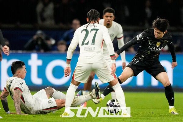 파리 생제르맹(PSG) 미드필더 이강인(우측). /사진=뉴시스(AP)