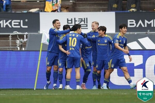 야고의 득점 후 기뻐하는 울산 HD 선수들. /사진=한국프로축구연맹