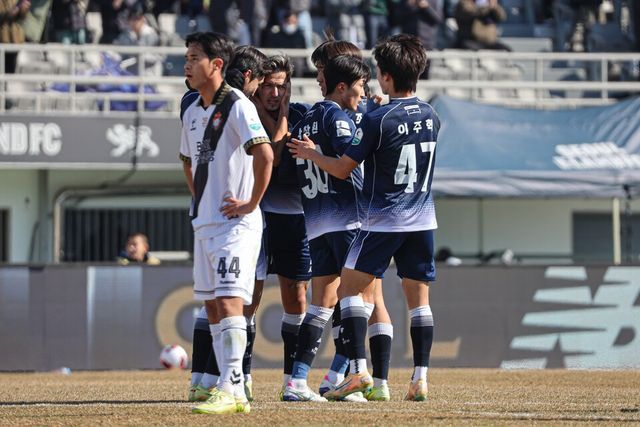 서울이랜드 선수단. /사진=서울이랜드