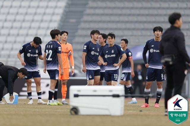 서울이랜드 김도균 감독. /사진=한국프로축구연맹