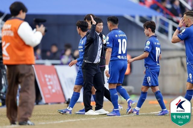 수원삼성 이정효 감독. /사진=한국프로축구연맹