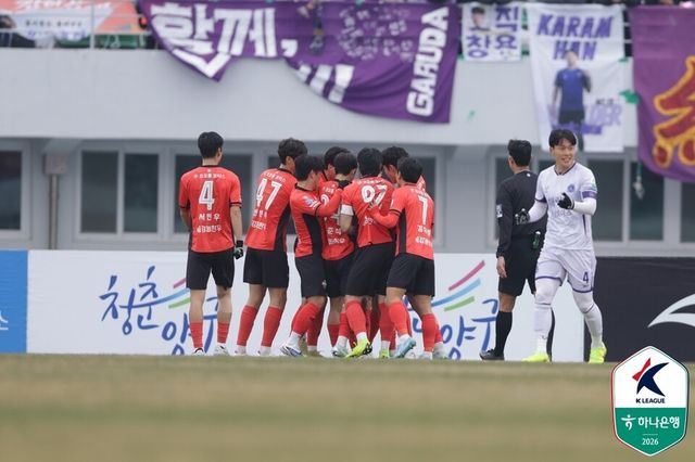 강원FC 선수단. /사진=한국프로축구연맹