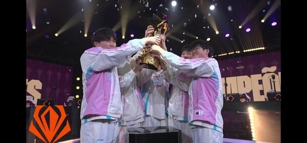 BLG가 결승 내내 ‘준비된 팀’의 면모를 증명했다. G2의 돌풍을 잠재운 BLG는 4세트 결정타로 시리즈를 3대1로 마무리하며 첫 국제대회 우승을 차지했다. /사진=라이브영상 캡처