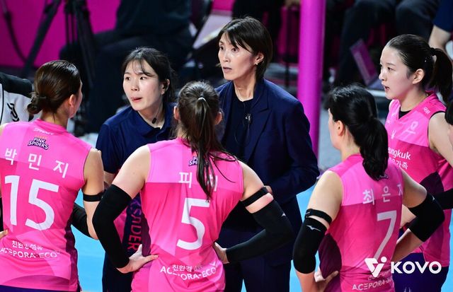 흥국생명 요시하라 토모코 감독. /사진=KOVO