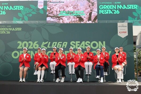 더현대 서울 사운즈 포레스트에서 개최된 2026시즌 오프닝 세리머니에 참석한 제18대 KLPGA 홍보모델. /사진=KLPGA