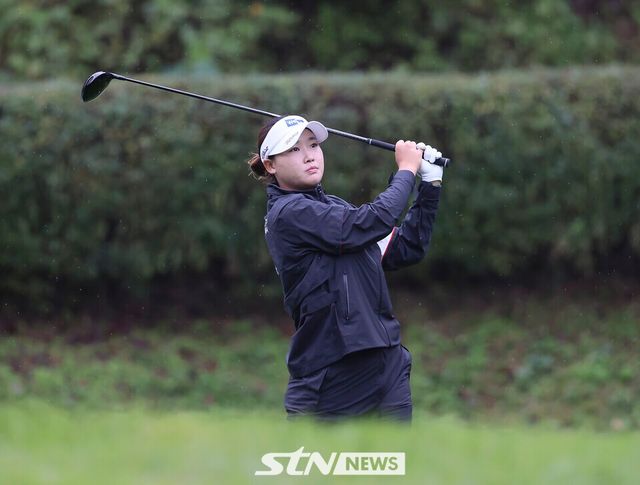 티샷 날리는 김민솔. /사진=STN뉴스 DB